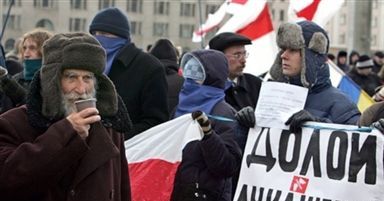 Trwa protest na Placu Październikowym w Mińsku