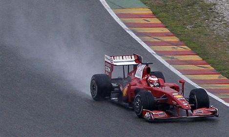 Raikkonen zadowolony mimo złej pogody