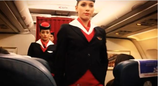 "Gangam style" w wykonaniu stewardess