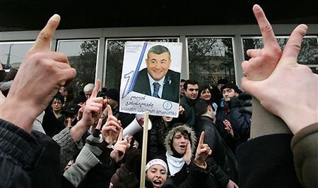 20 tys. osób protestuje przeciwko Saakaszwilemu