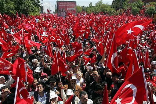 Turcy protestowali przeciwko proislamskiemu rządowi