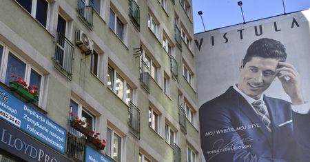 Mega promocja na garnitury Vistuli. Jak to się może opłacać firmie?