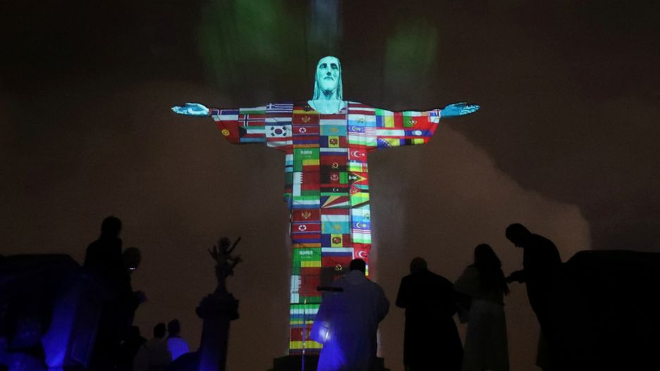 Pomnik ma 38 m i wzniesiony jest na szczycie góry Corcovado w Rio de Janeiro w Brazylii.