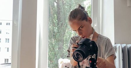 Myśleli, że jest nieśmiałą 15-latką. Wszystko się zmieniło, gdy stanęła przed kamerą