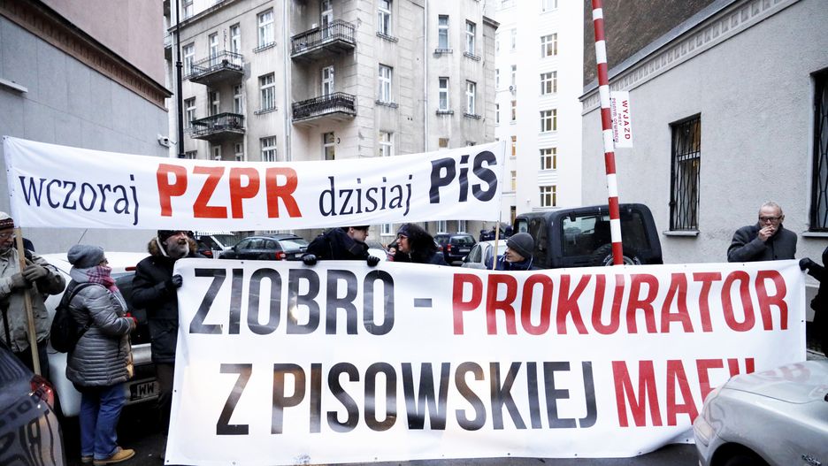 Obywatele RP blokują wejście do Ministerstwa Sprawiedliwości