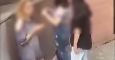 Poturbowane zwierzę przyklejone do muru. Dzieci znęcają się nad gołębiem