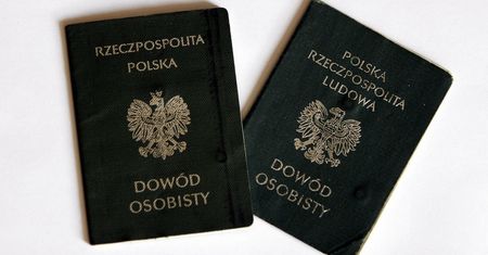 Stare dokumenty mają moc. Książeczkowy dowód i książeczka mieszkaniowa to nie makulatura
