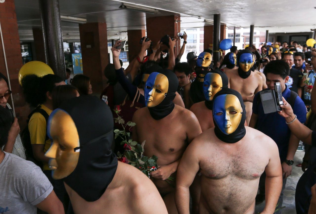 Rozebrali się w proteście przeciw rządowej korupcji