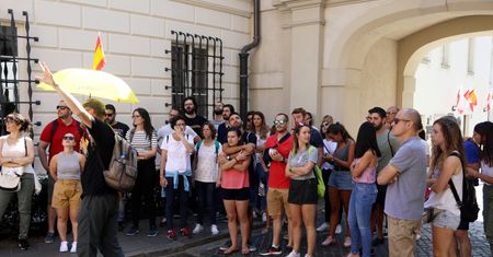 Turystyka. Warszawa chce lepszej regulacji wynajmu mieszkań w internecie