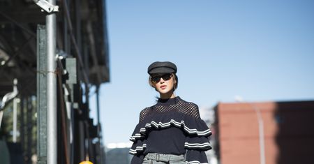 STREET STYLE: Falbany i krata na jesień