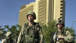 Amerykańscy żołnierze przed hotelem Palestyna