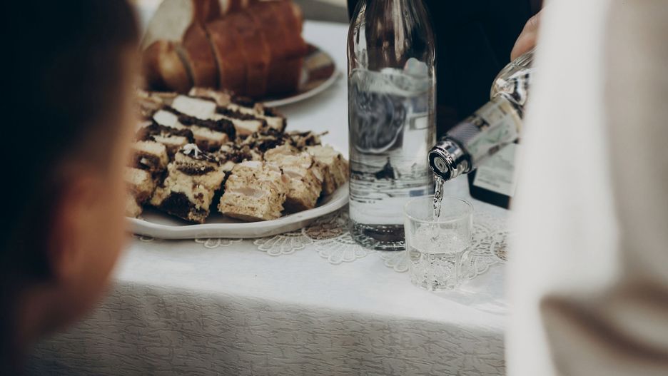 Monika jest kelnerką w cateringu. Wiele już widziała