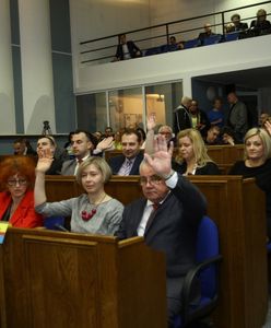 "Kretyni, idioci!". Zwyzywał radnych PiS, jednego nazwał Żydem