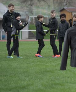 Decathlon wycofuje kurtki dla dzieci. Sznurek przy szyi może teoretycznie grozić uduszeniem