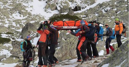 Tatry. Ratownicy znaleźli zamarzniętego turystę z Polski
