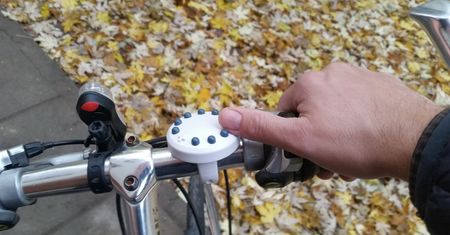 Wygląda jak dzwonek, ale nim nie jest. To różaniec rowerowy
