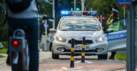 Policja zatrzymała rowerzystę. Był pijany, poszukiwany, a do tego ukradł jednoślad