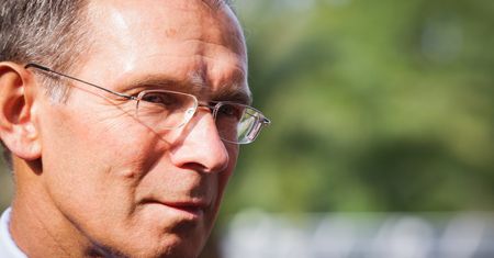 Wójt małej gminy i prezydent Warszawy zarabiają niemal tyle samo. "To patologia"