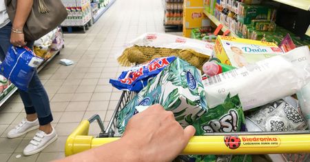 Za ile można przeżyć z Biedronką? Ekonomista zrobił test na sobie. Spisał paragony z całego roku