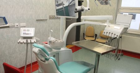 Kobieta nie widziała dentystki na oczy, a NFZ i tak płacił za jej leczenie
