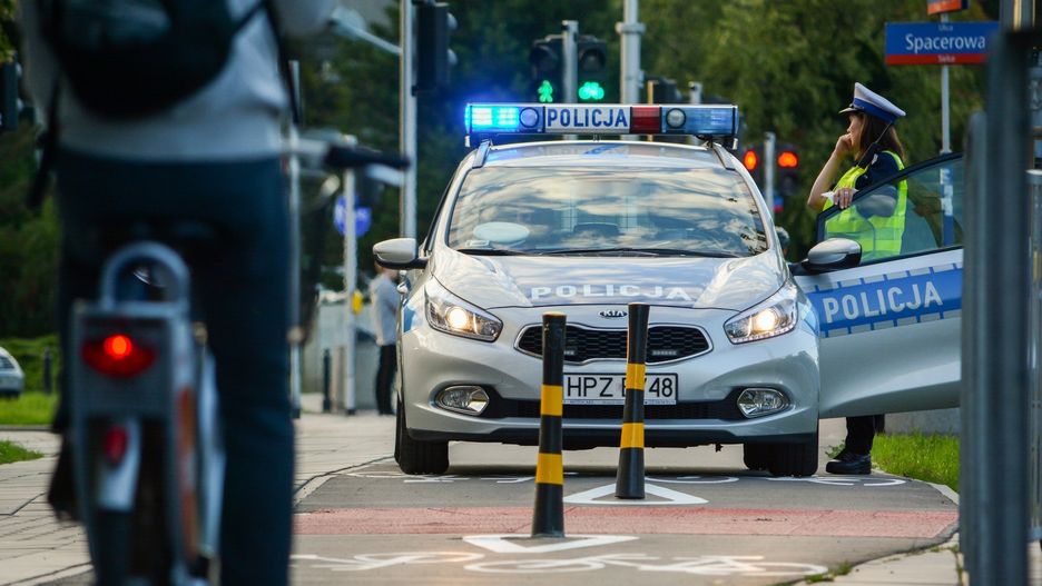 Mężczyzna zwrócił na siebie uwagę nerwowym zachowaniem