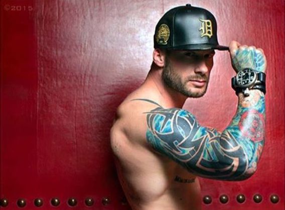 Model zatrzymany za napad. Jego zdjęcia biją rekordy popularności