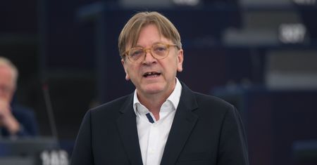 Pozywają byłego premier Belgii. Ostro zaatakował podczas debaty o Polsce w PE