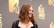Jessica Chastain w za małej sukience?