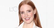 LOOK OF THE DAY: Jessica Chastain w obłędnej czerwonej spódnicy