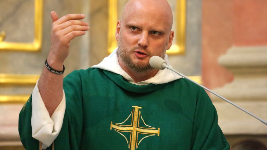 Ojciec Szustak ma nowoczesne pomysły na głoszenie Słowa Bożego.