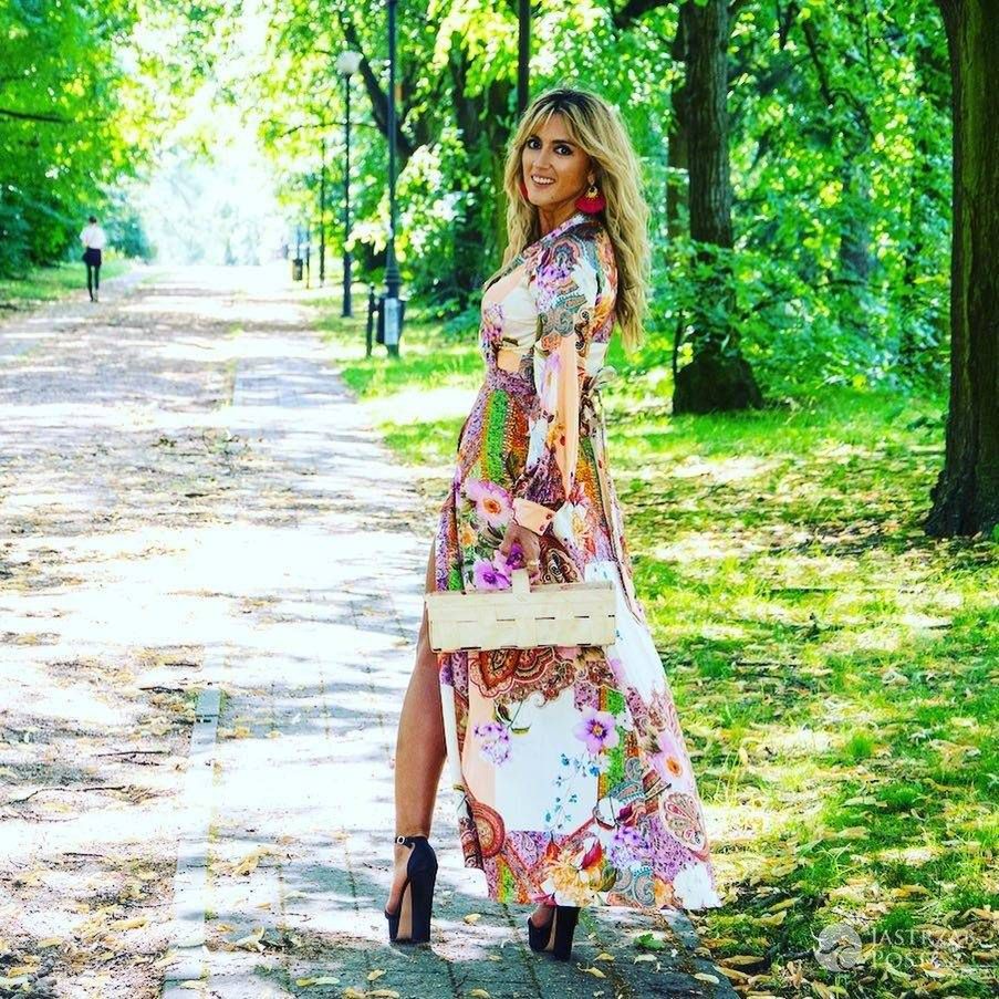 Karolina Szostak szuka szczescia w lesie