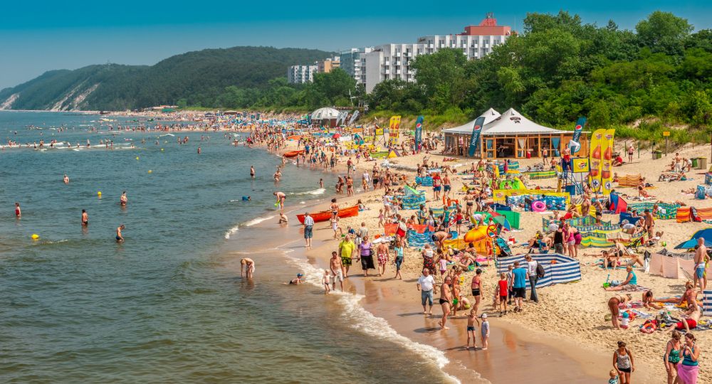 Sanepid wykrył niebezpieczną bakterię. Plaża w Ustroniu Morskim zamknięta