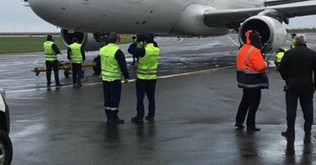 Chwile grozy na pokładzie. Lądowali w środku huraganu, wiatr zniszczył samolot