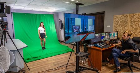 Praktyczne zajęcia uczniów w nowym Wirtualnym Studiu Telewizyjnym
