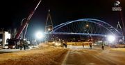 Zamknięto główną ulicę miasta, żeby położyć kładkę dla pieszych. Ale coś poszło nie tak