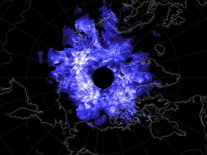 Polarne chmury nad polskim niebem. NASA udostępnia zdjęcia