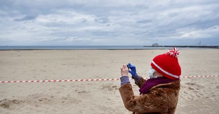 Koronawirus: wprowadzono nowe obostrzenia. Zamknięte plaże, parki i bulwary