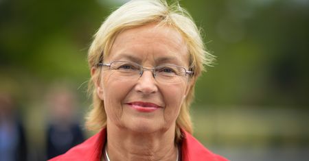 Trzynasta emerytura. Była minister nauki odda ją organizacjom pozarządowym broniącym demokracji