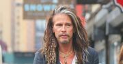 Steven Tyler robi sobie pedicure! Nie przeszkadzają mu nawet krzywe palce