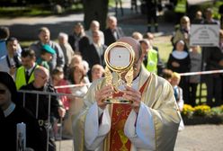 Hostia z krwistoczerwoną plamką. Jest reakcja Watykanu