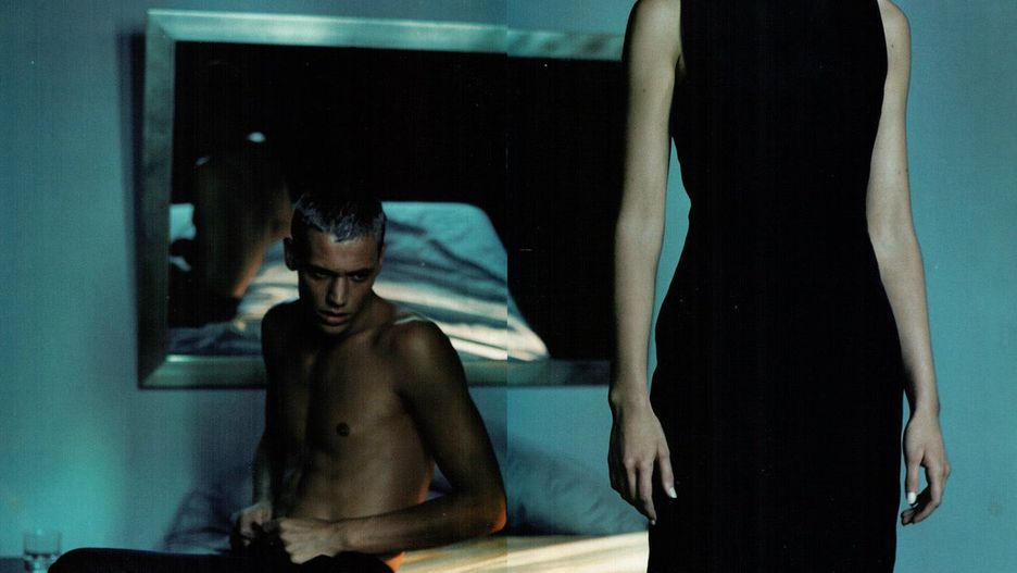 Kampania domu mody Gucci z molestowanym modelem, której autorem jest Mario Testino.