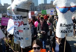 "Dzień Bezpiecznej Aborcji". Feministki idą na Warszawę, miasto nic nie może, liderka ruchu pro-life protestuje