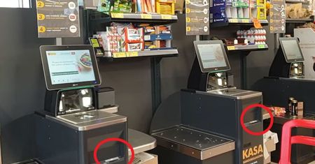 Kasy samoobsługowe w Biedronce mają aż 5 ukrytych funkcji. Nie wszyscy o nich wiedzą