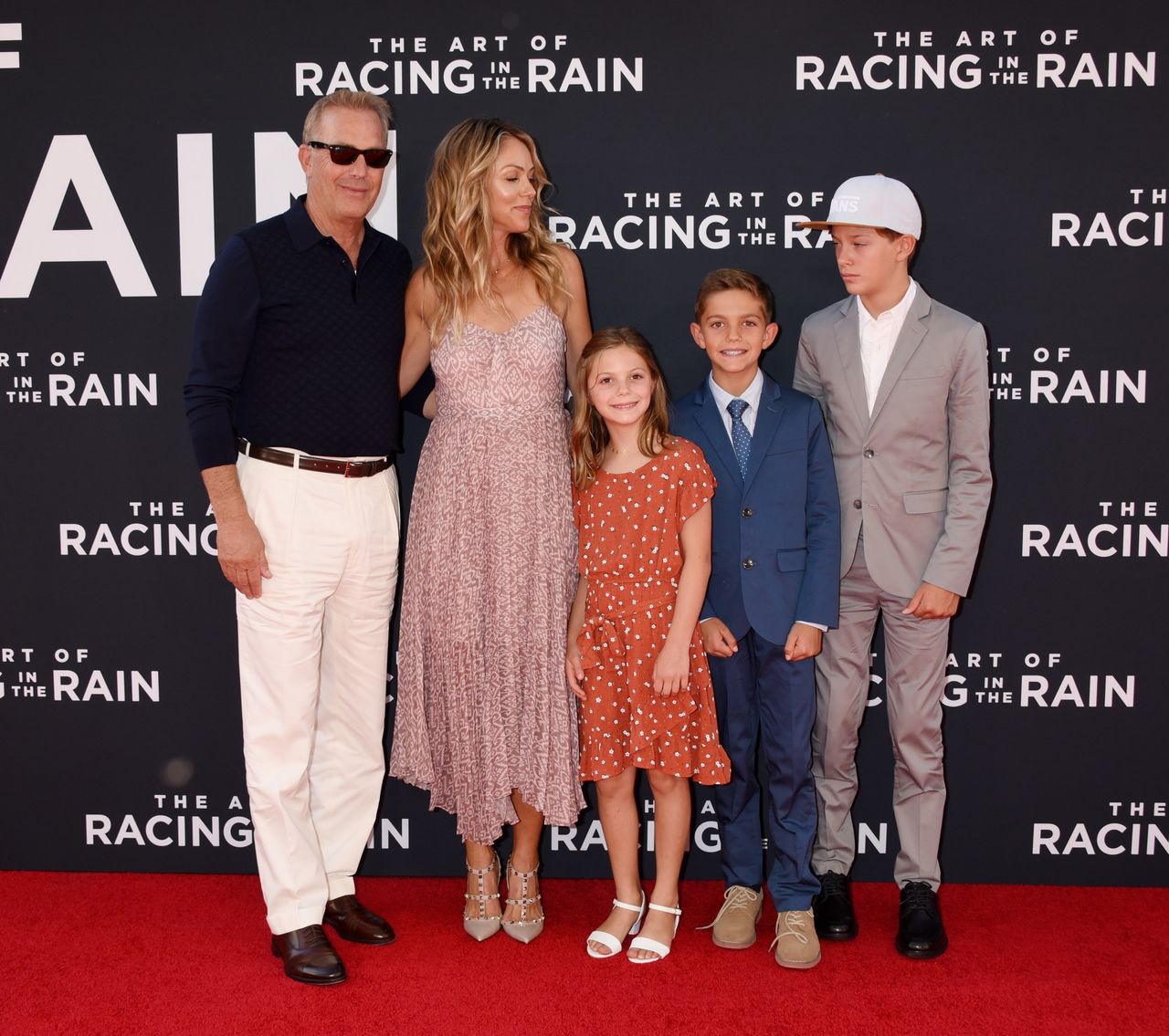 Kevin Costner z żoną i dziećmi fot. ONS