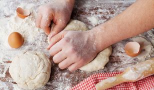 Proste porady jak przygotować prawdziwe włoskie ciasto do pizzy