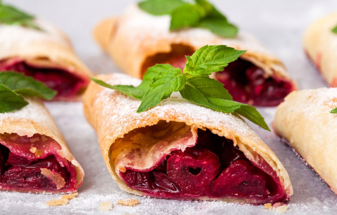 Strudel wiśniowy z ciasta filo
