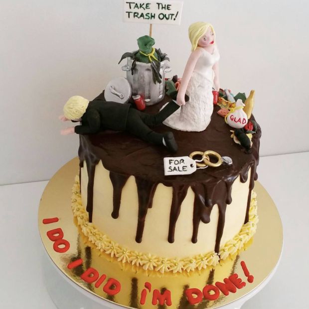 "Wyrzuć po sobie śmieci", "Obrączki na sprzedaż"