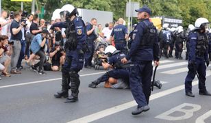 Białystok. Kordony policji i petardy. Niespokojnie na Marszu Równości