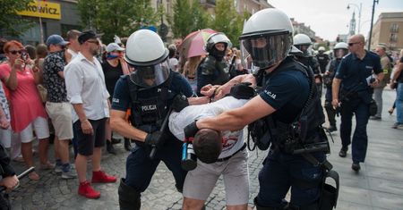 Białystok. Po zajściach podczas Marszu Równości policja zidentyfikowała już 92 osoby