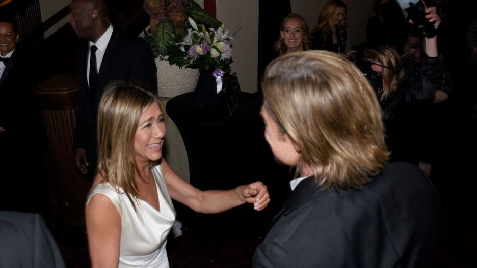 Brad Pitt trzymał Jennifer Aniston za nadgarstek